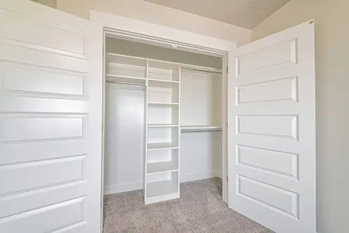 Reach-In-Closet-Designs_QZ-Direct